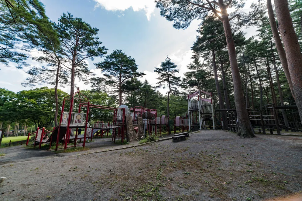 遊具広場・トイレ棟-写真