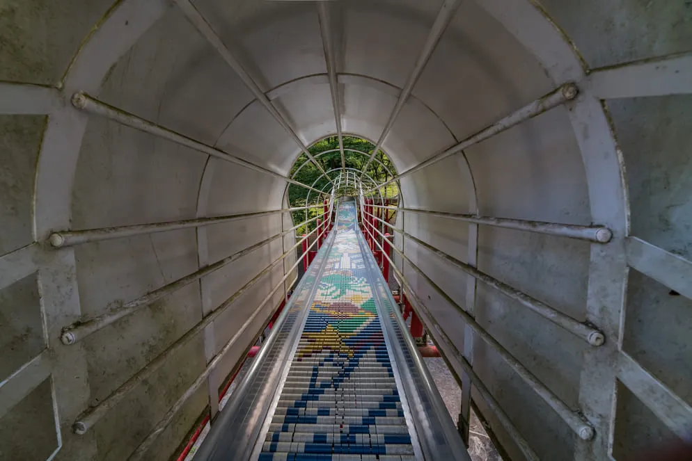 遊具広場・トイレ棟-写真