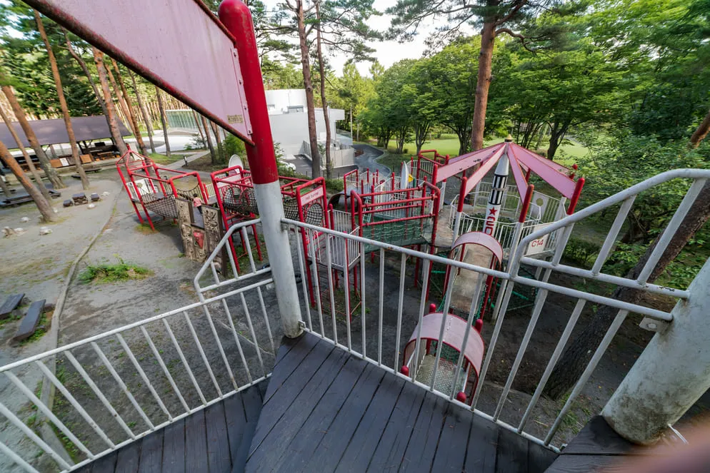遊具広場・トイレ棟-写真