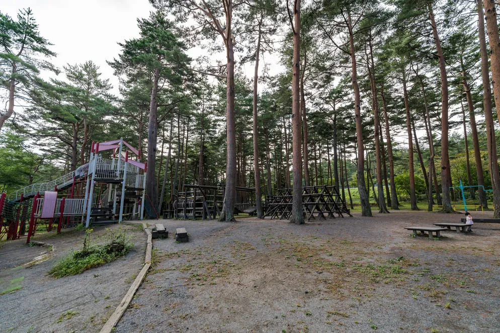 遊具広場・トイレ棟-写真