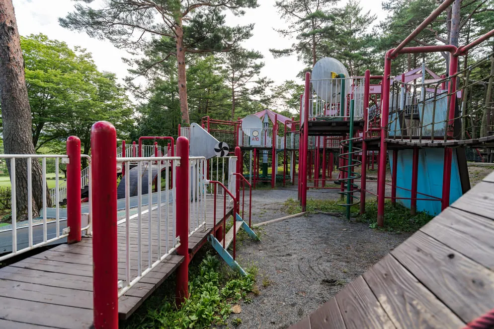 遊具広場・トイレ棟-写真